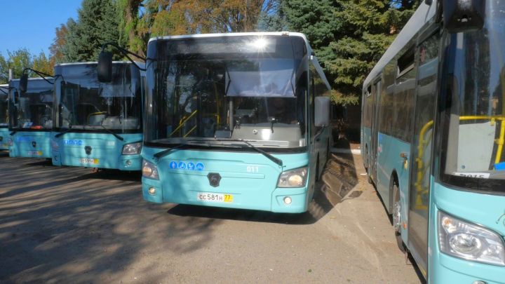 В Луганске 16 новых автобусов начали ходить по одному из городских маршрутов