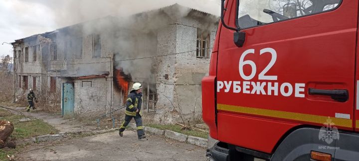 В Рубежном горело здание бывшего туберкулёзного корпуса