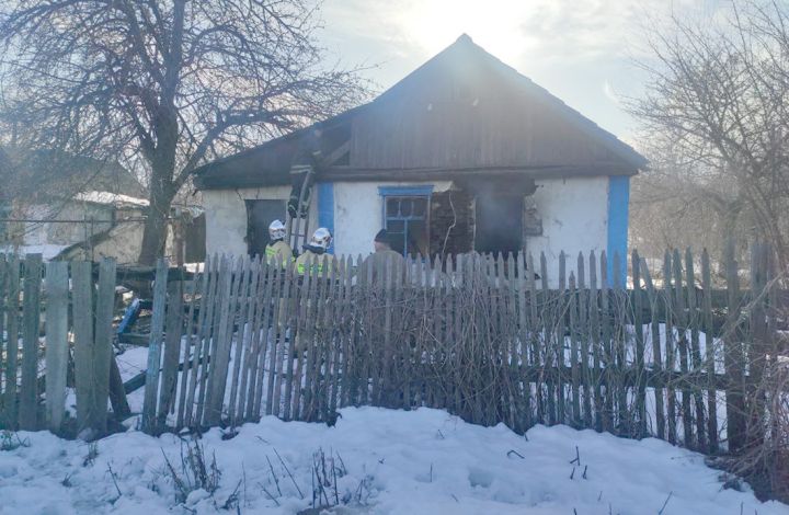 За семь дней в Свердловске горели автомобиль и два дома