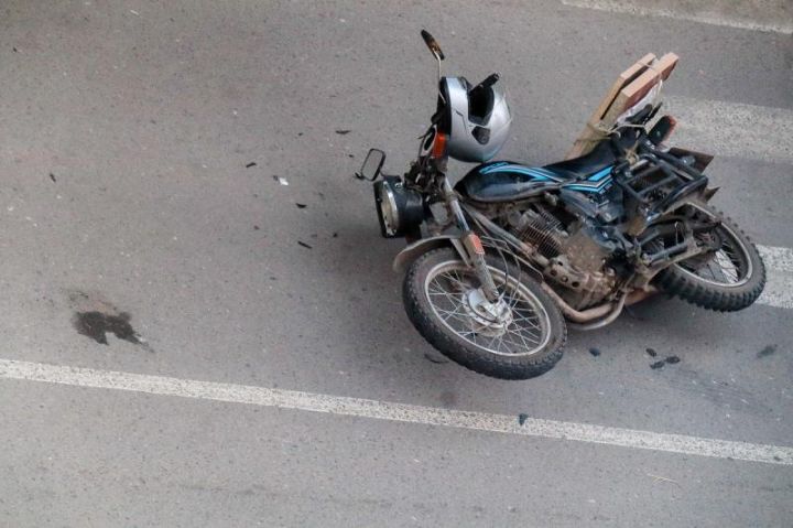 В районе Краснодона столкнулись легковушка и мотоцикл: погиб мужчина и 16-летняя девочка