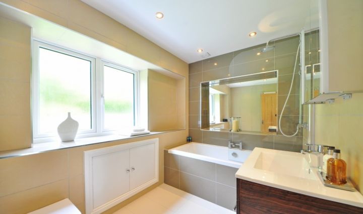 Эксперты назвали города РФ, в которых сильнее всего подешевело жильё