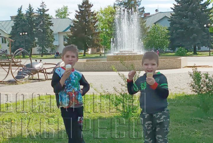 Теперь есть, где освежиться: в Шахтёрском сквере Свердловска установили фонтан