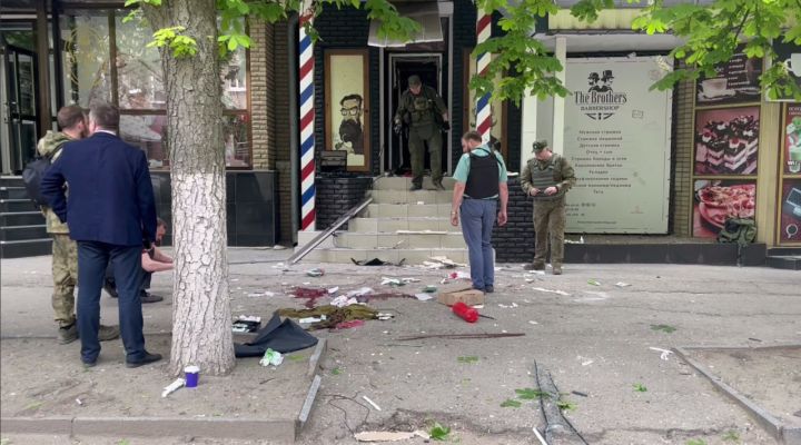 Число пострадавших при взрыве в центре Луганска выросло до восьми человек